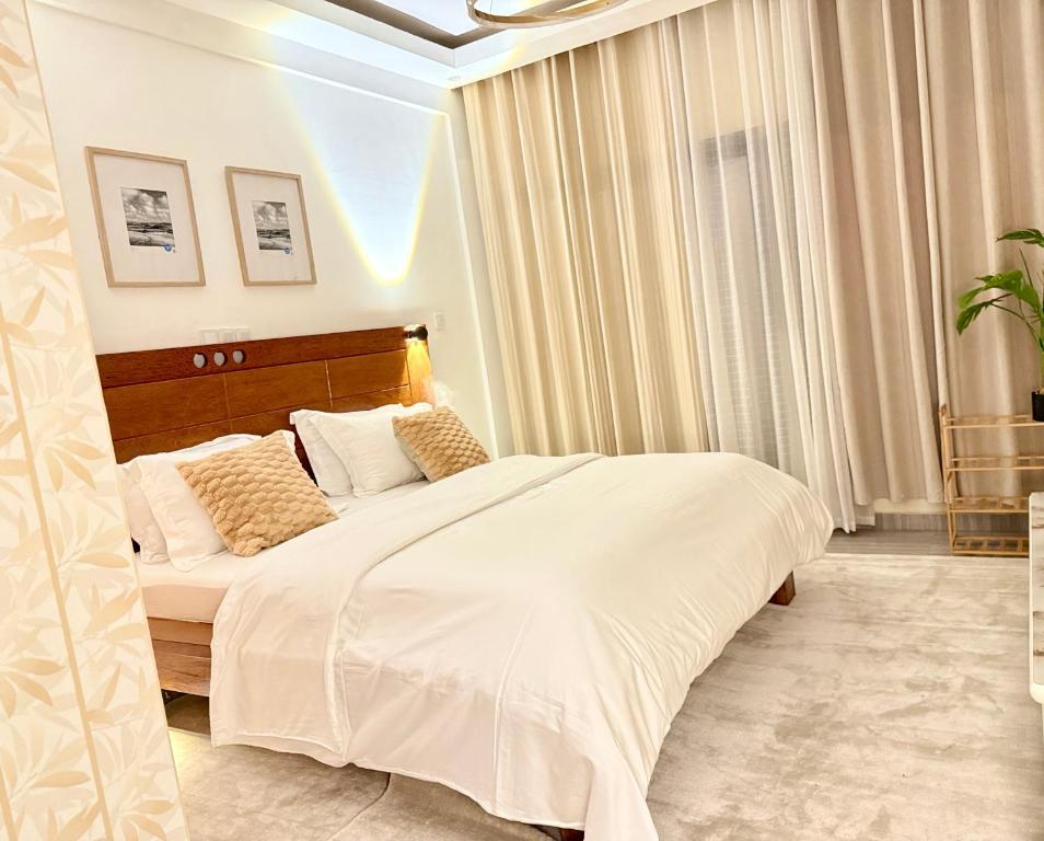 Villa on Hollywood Boulevard