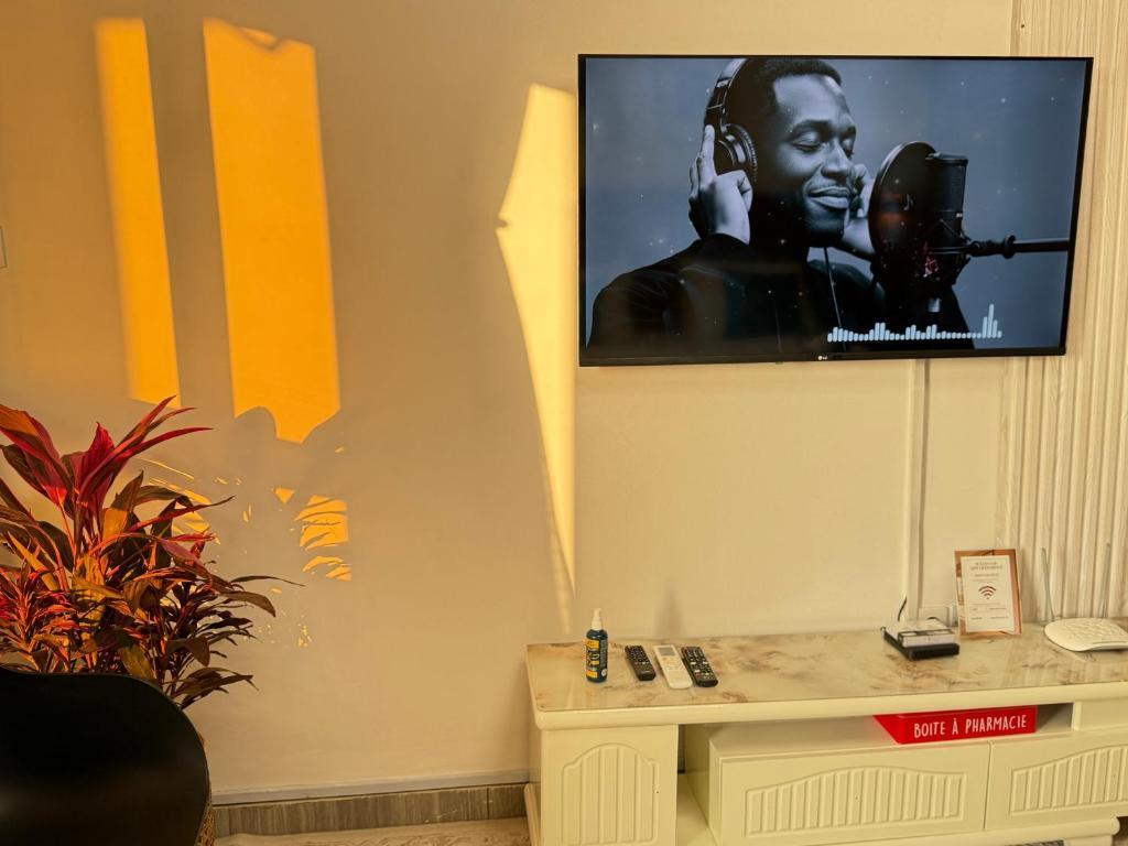 Villa on Hollywood Boulevard